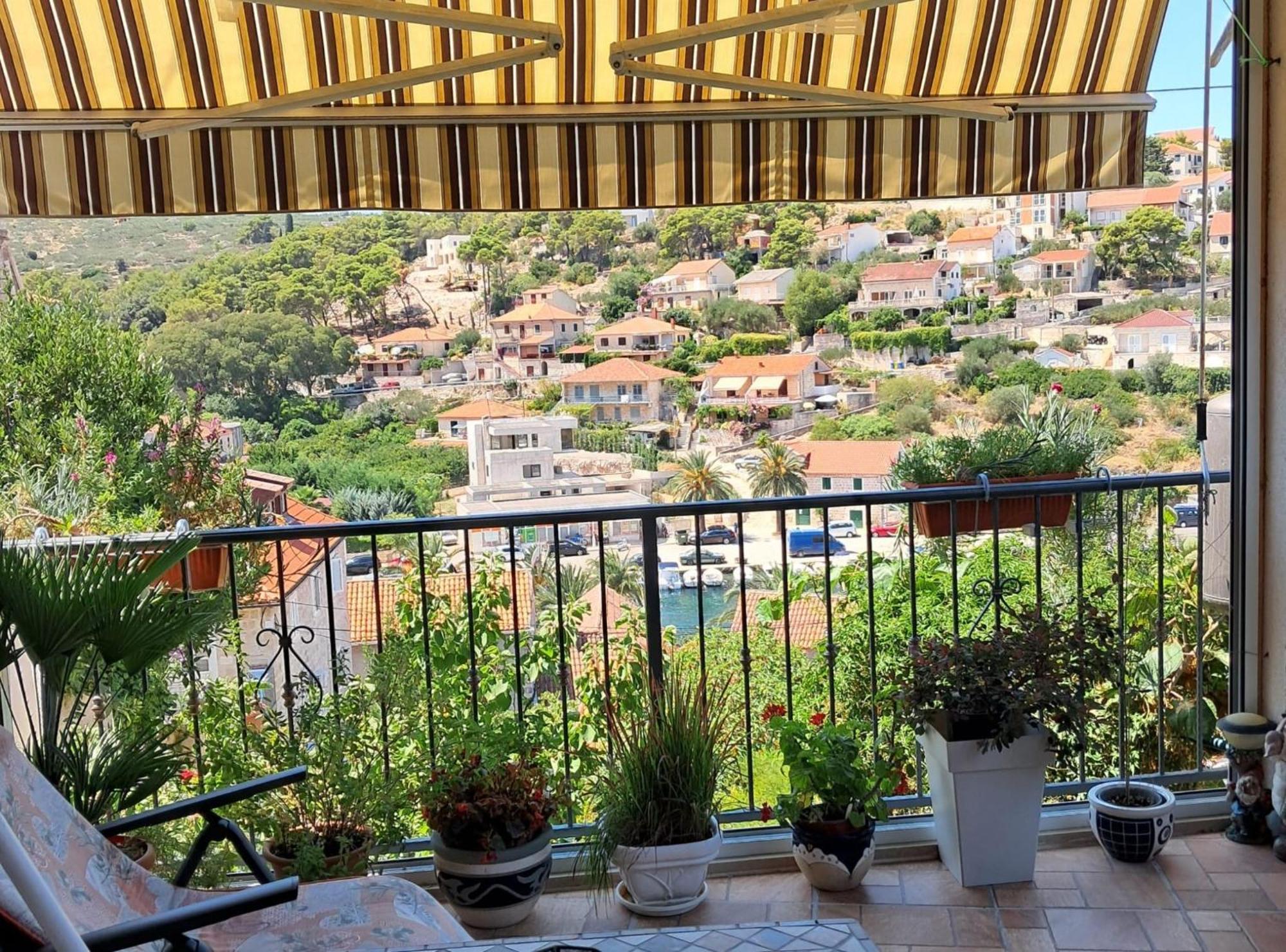 Apartments Gorana Splitska Ngoại thất bức ảnh