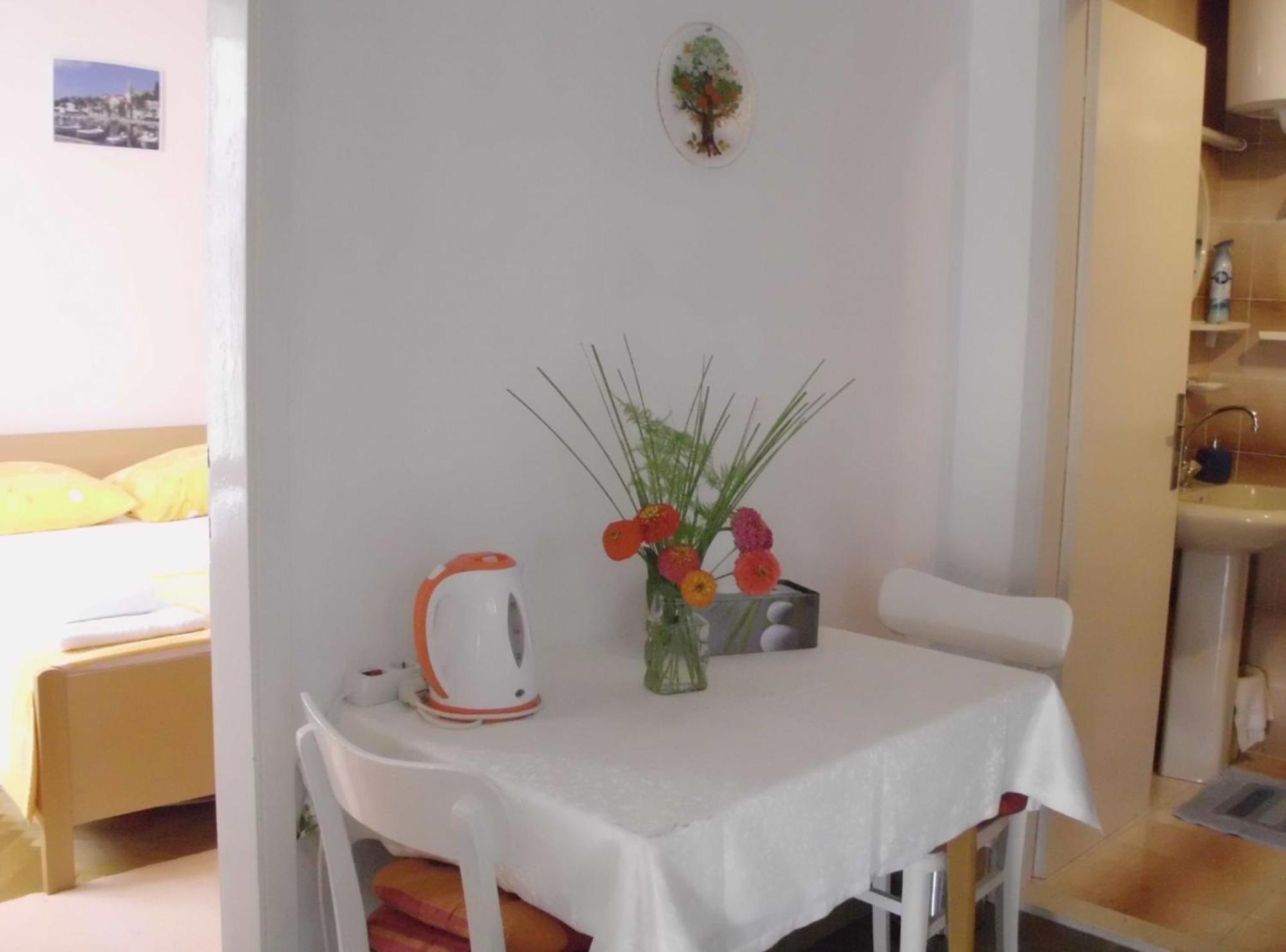 Apartments Gorana Splitska Ngoại thất bức ảnh