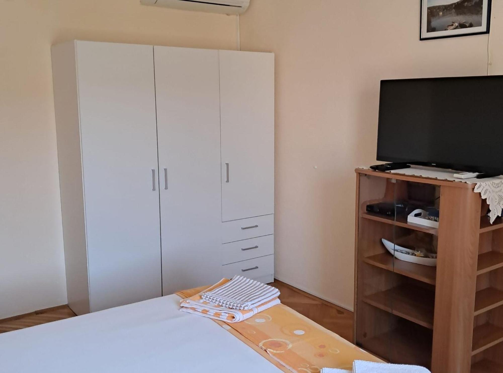 Apartments Gorana Splitska Ngoại thất bức ảnh