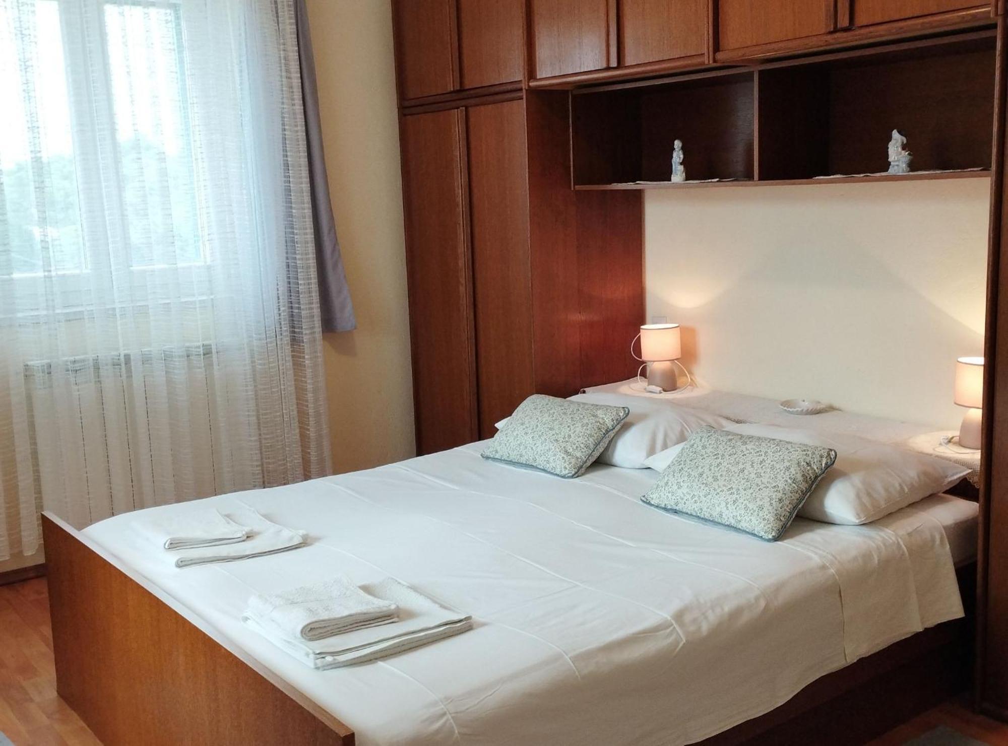 Apartments Gorana Splitska Ngoại thất bức ảnh