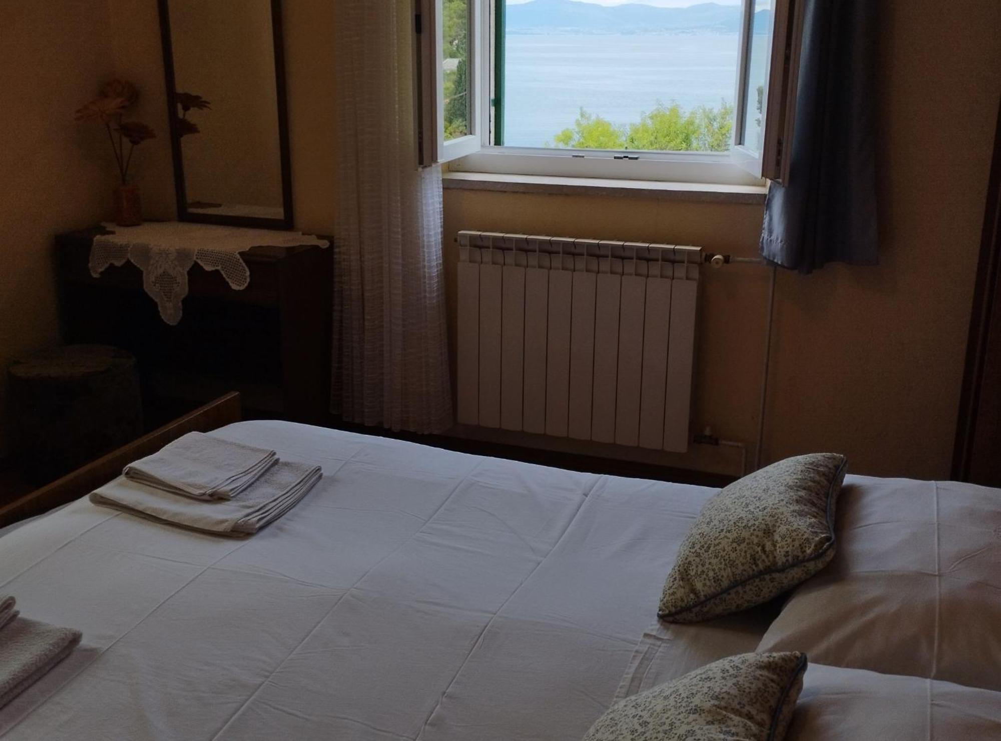 Apartments Gorana Splitska Ngoại thất bức ảnh