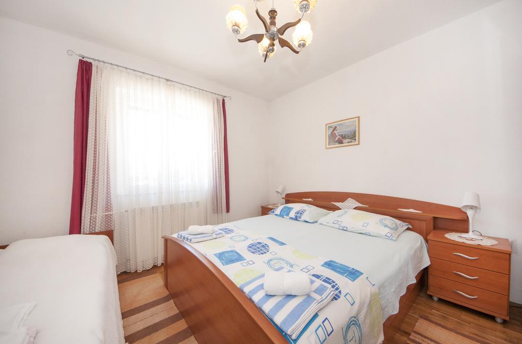 Apartments Gorana Splitska Ngoại thất bức ảnh