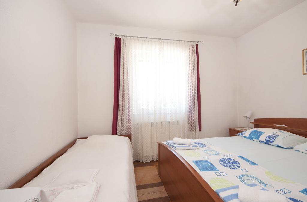 Apartments Gorana Splitska Ngoại thất bức ảnh