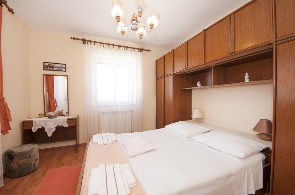 Apartments Gorana Splitska Ngoại thất bức ảnh