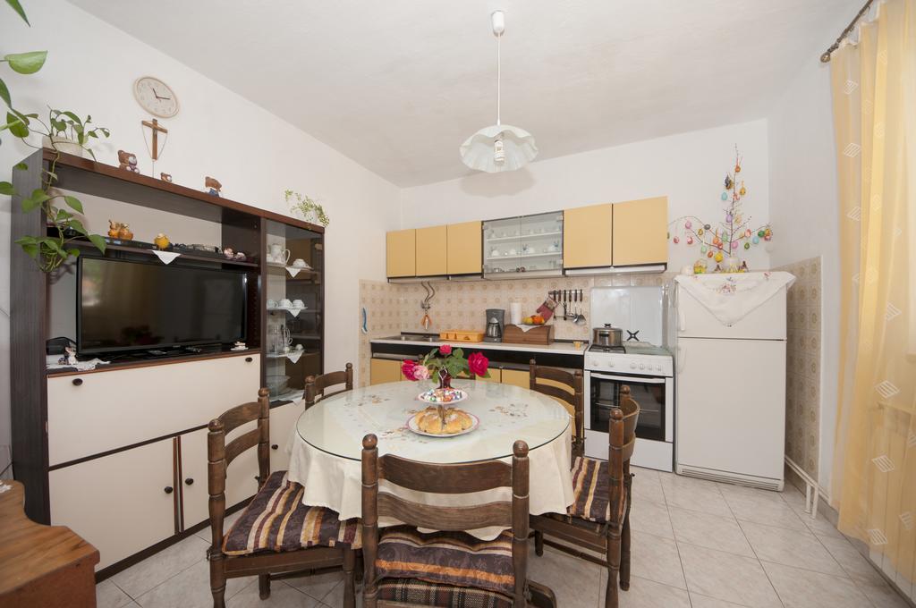 Apartments Gorana Splitska Ngoại thất bức ảnh